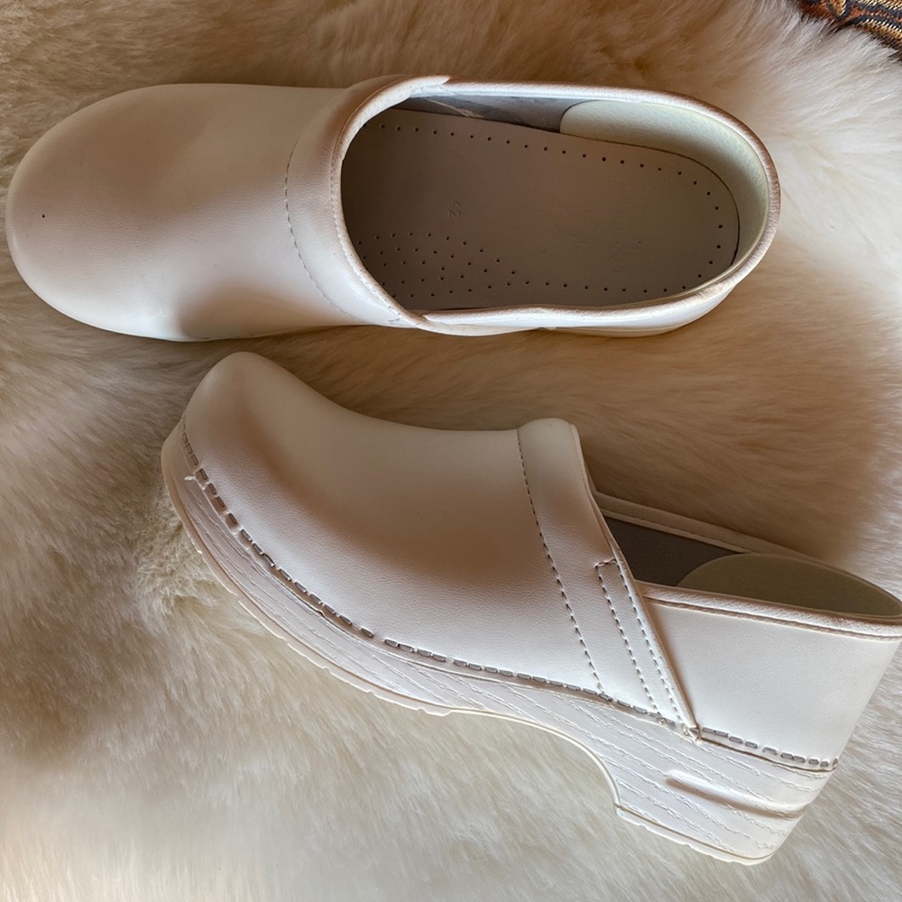 DANSKO WHITE NURSE SHOE SIZE 42